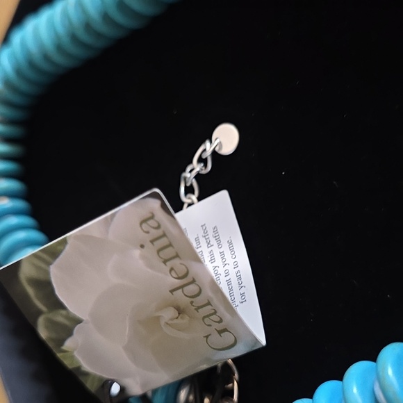 GARDENIA Turquoise and Gold Floral Pendant Necklace - Picture 5 of 6